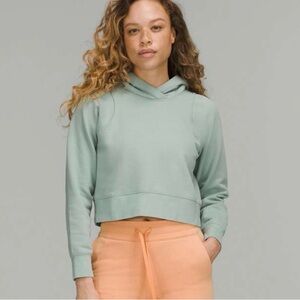 LULULEMON Loungeful Cropped Hoodie
Silver Blue SZ 6 NWOT!